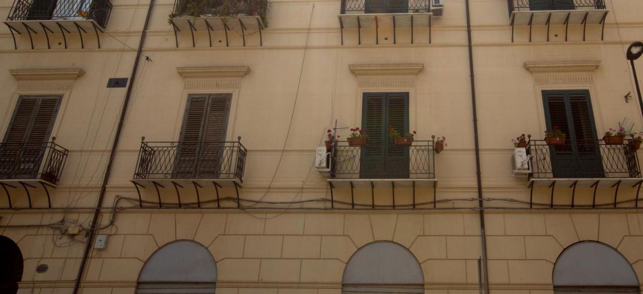 Giachi Friendly Rooms Alla Stazione - Palermo — Photos 1